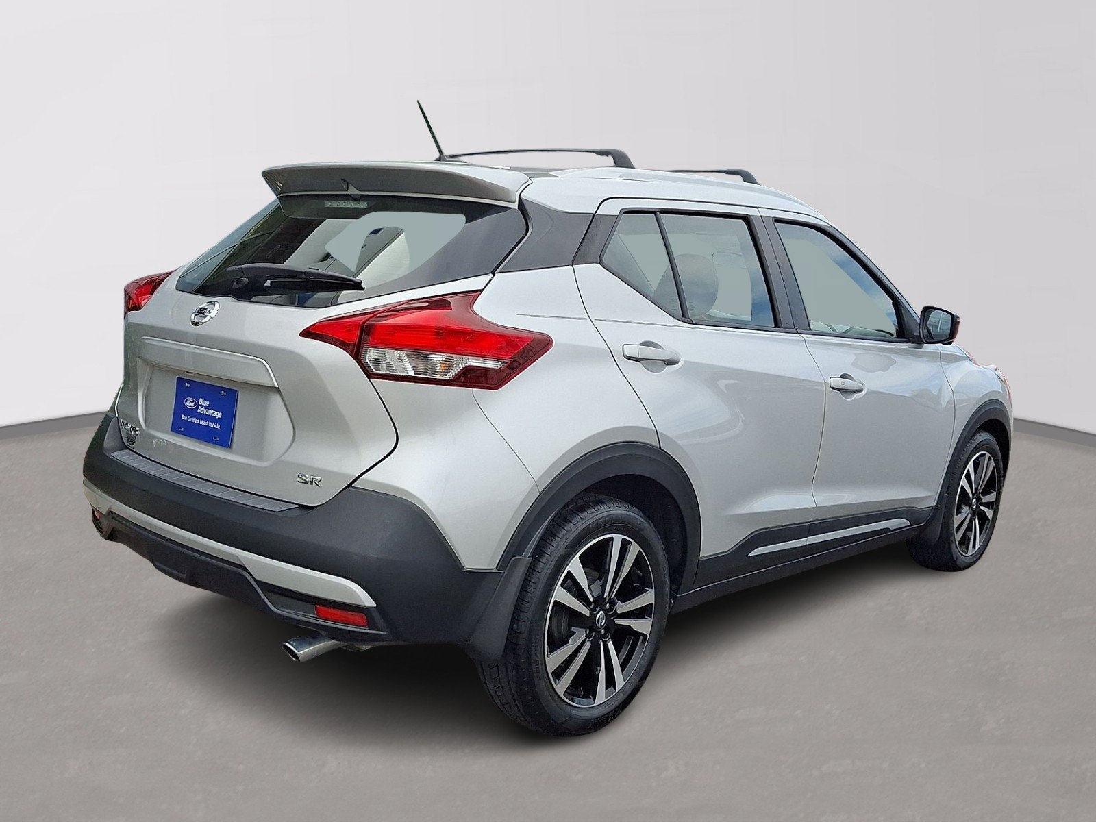 Used 2019 Nissan Kicks SR w/ SR Premium Package FWD image 6