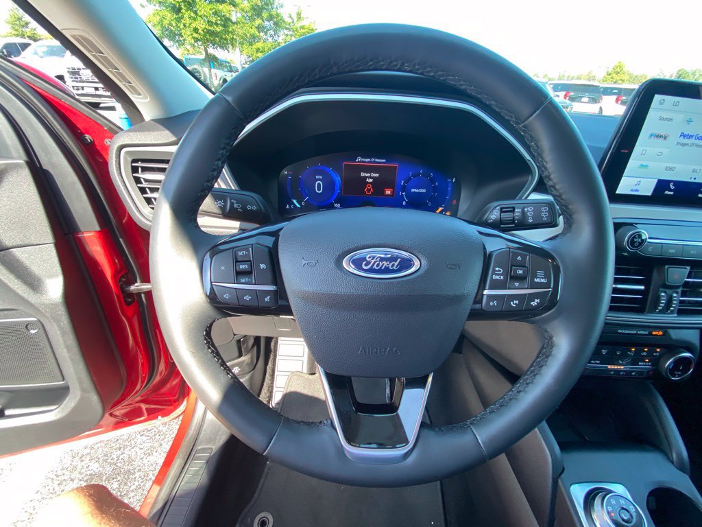 Certified 2022 Ford Escape SEL w/ Technology Package AWD/4WD image 13