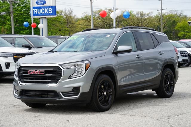 Used 2024 GMC Terrain SLE w/ Driver Convenience Package FWD image 3
