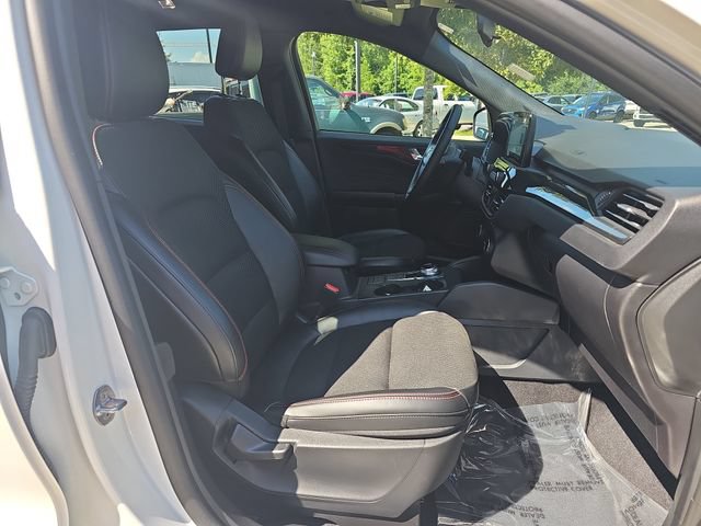 Certified 2025 Ford Escape ST-Line Select AWD/4WD image 10