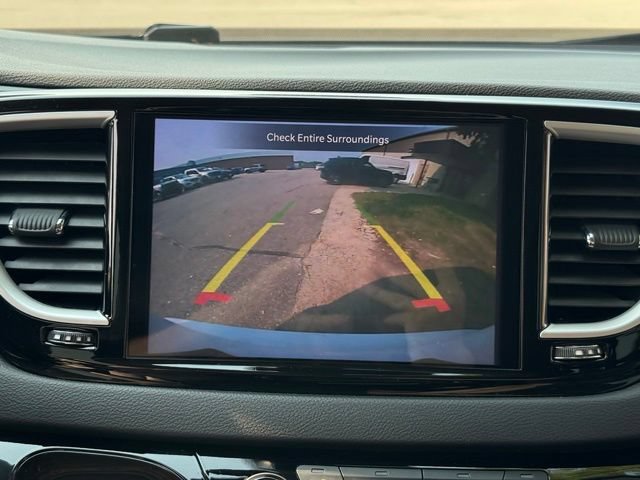 Used 2023 Chrysler Pacifica Touring-L FWD image 4