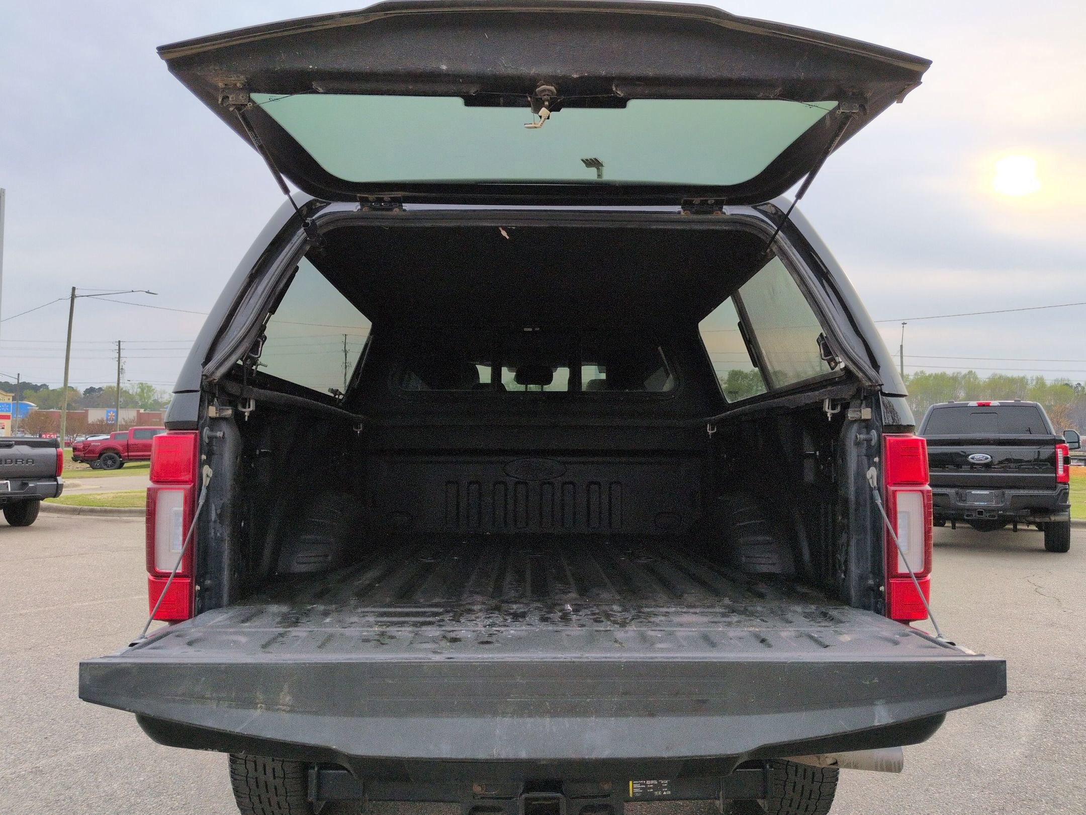 Certified 2022 Ford F350 Lariat w/ Black Appearance Package AWD/4WD image 30