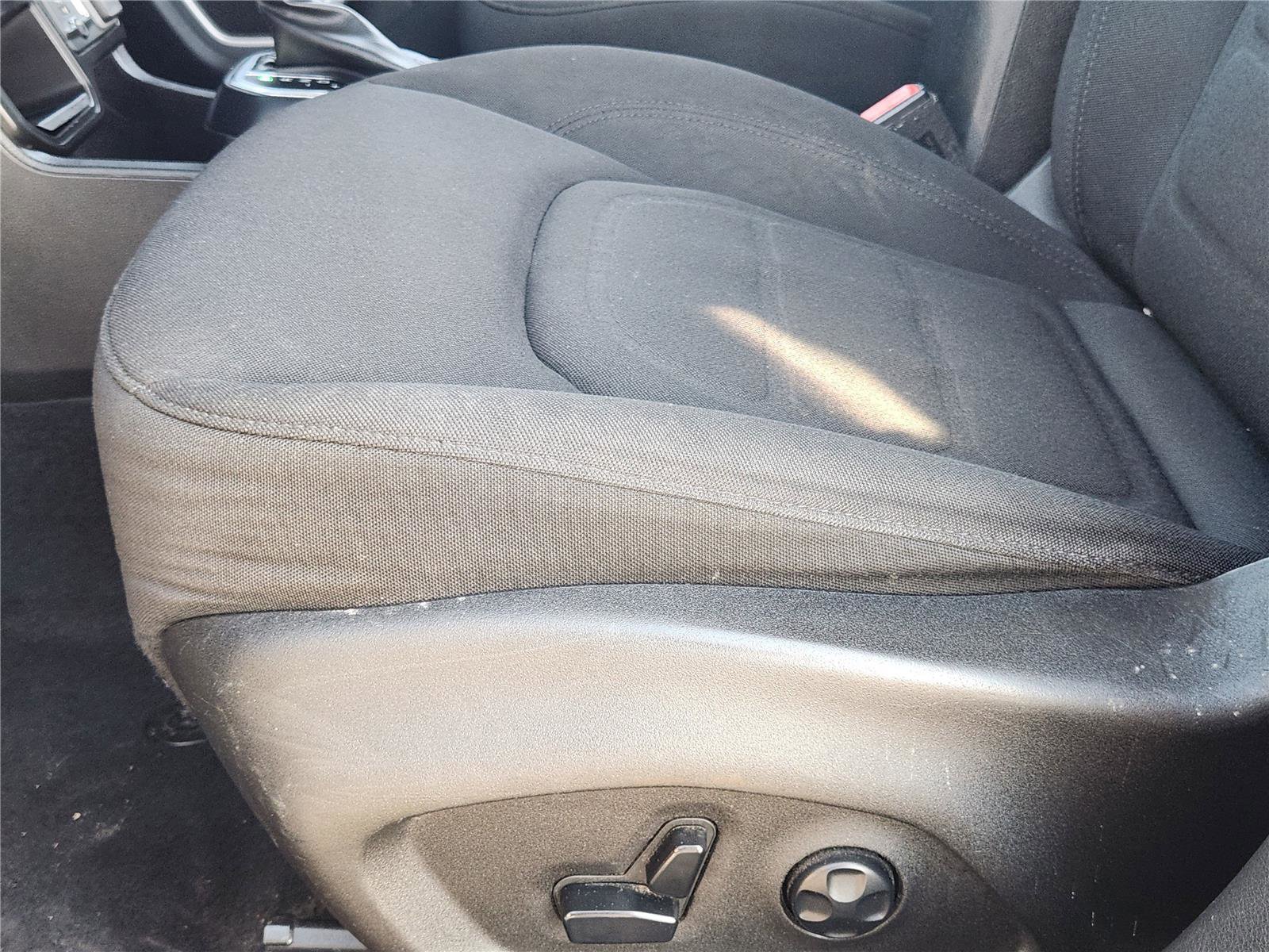 Used 2020 Jeep Renegade Latitude w/ Popular Equipment Group FWD image 29