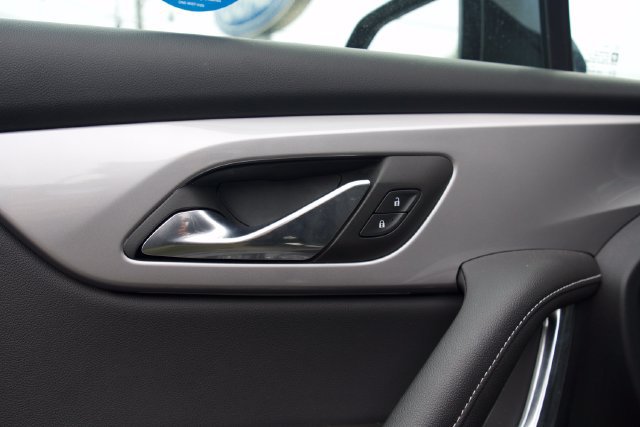 Used 2025 Chevrolet Blazer LT FWD image 14