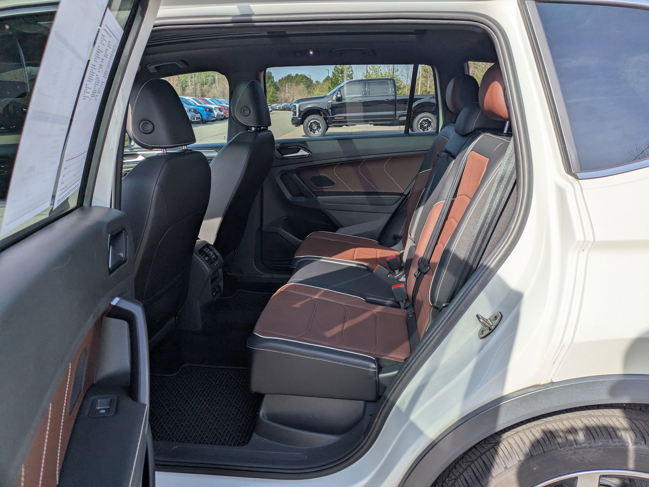 Used 2022 Volkswagen Tiguan SEL R-Line image 28