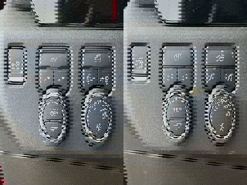 Used 2025 Chevrolet Silverado 1500 LT image 27