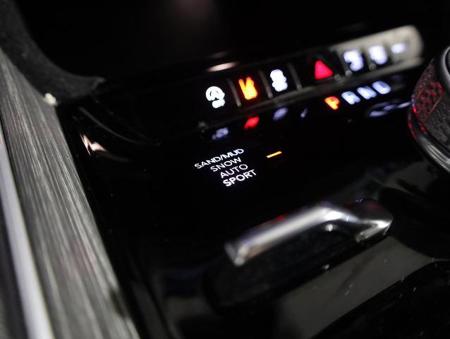 Used 2024 Jeep Wagoneer L Series II w/ Flexible Seating Group AWD/4WD image 25