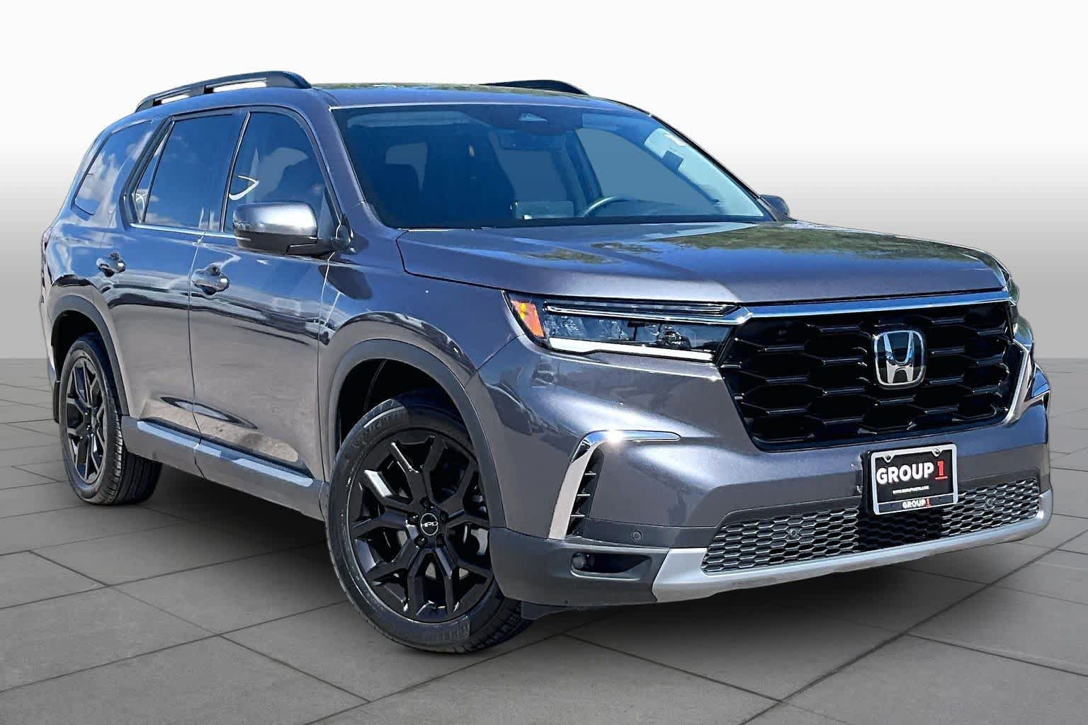 Used 2025 Honda Pilot Touring image 3