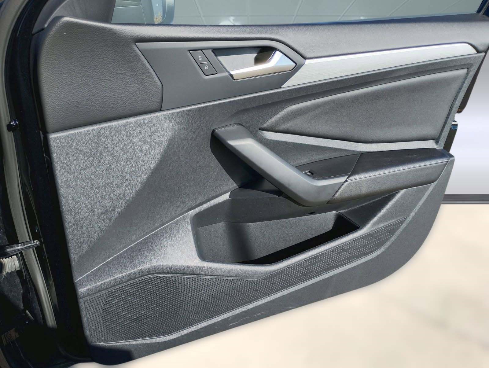 Used 2025 Volkswagen Jetta Sport image 28