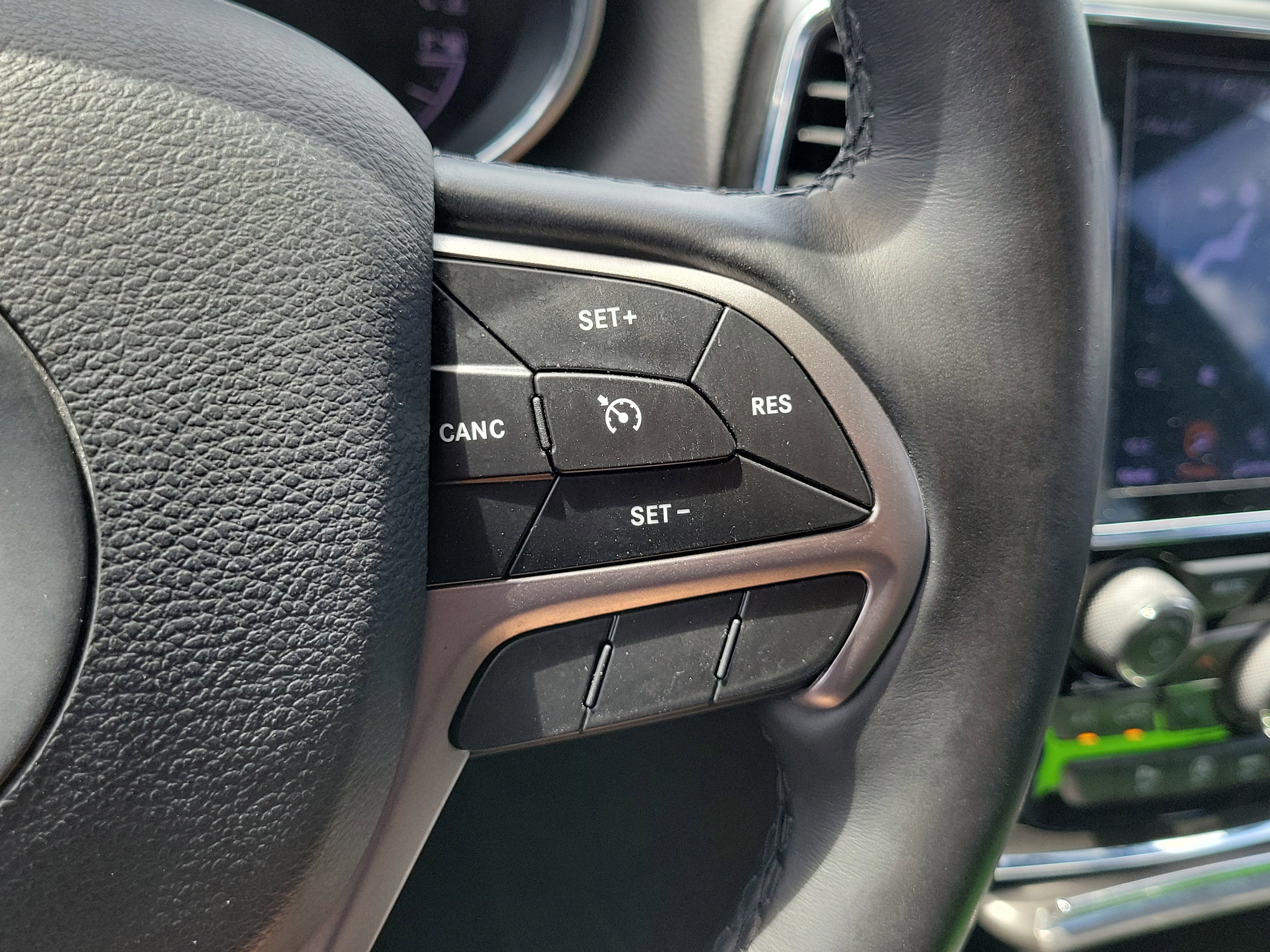 Used 2020 Jeep Grand Cherokee Limited RWD image 24