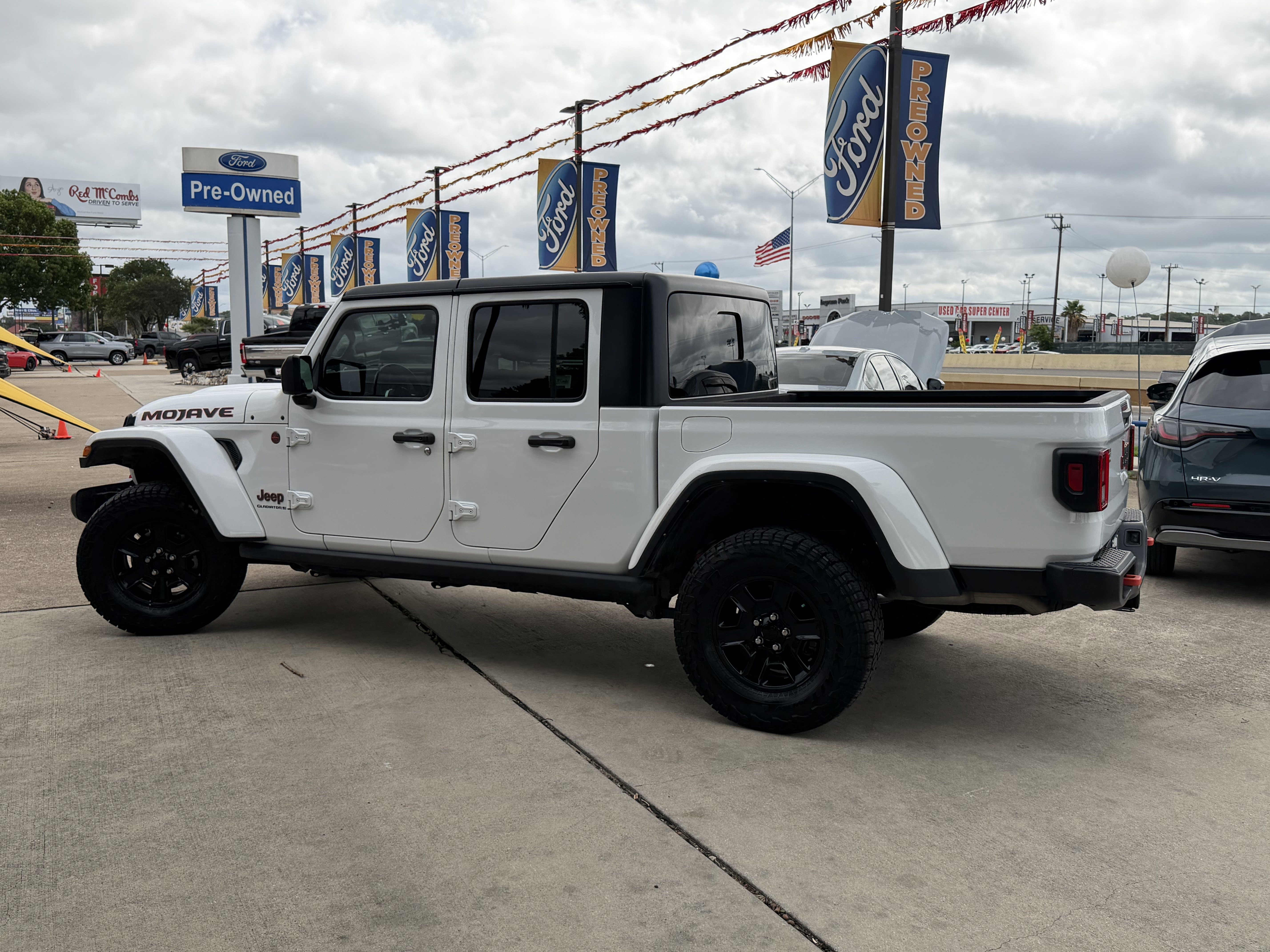 Used 2023 Jeep Gladiator Mojave w/ Trailer Tow Package AWD/4WD image 9
