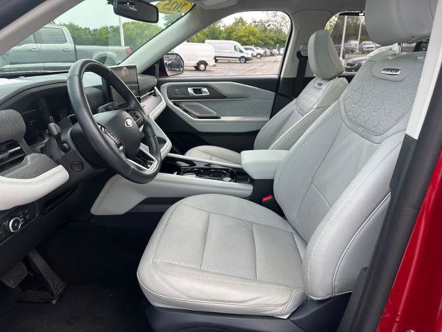 Certified 2025 Ford Explorer Platinum w/ Ultimate Package AWD/4WD image 27