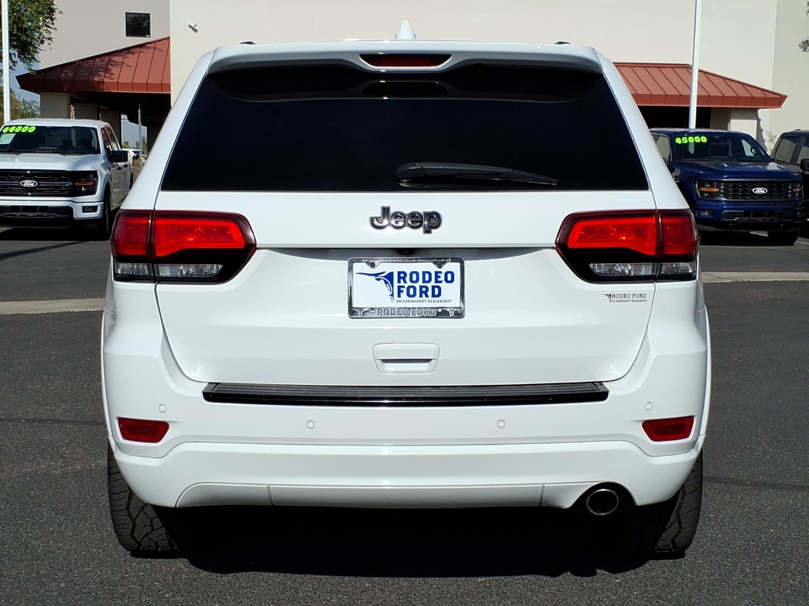 Used 2018 Jeep Grand Cherokee Altitude RWD image 4