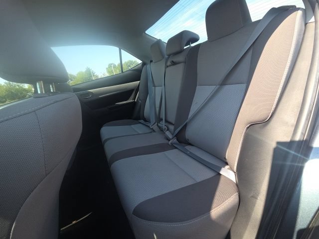 Used 2018 Toyota Corolla LE w/ Carpet Mat Package (TMS) FWD image 12
