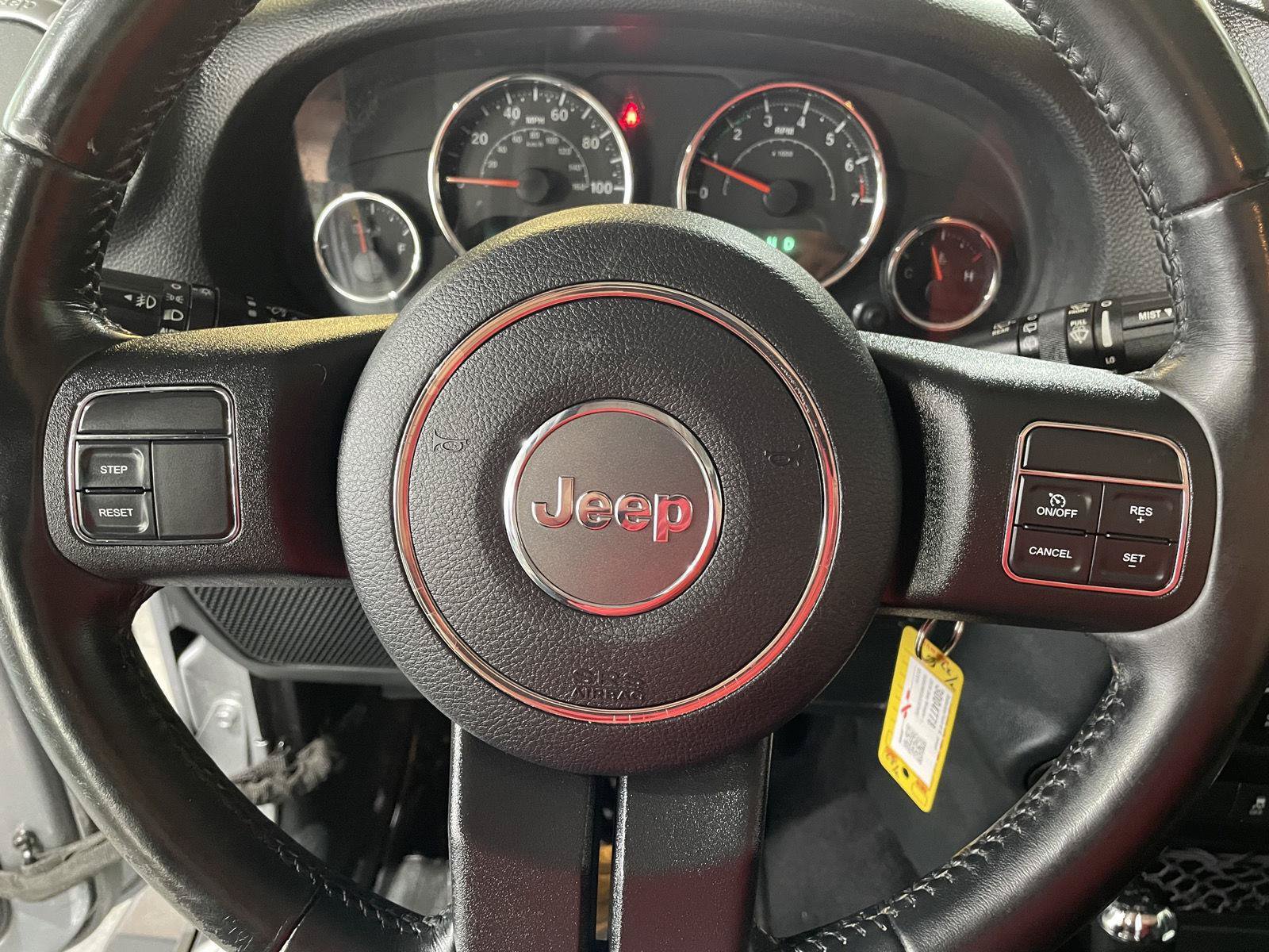Used 2018 Jeep Wrangler Unlimited Sahara AWD/4WD image 13