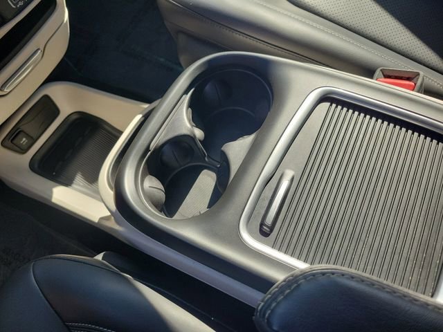 Used 2023 Chrysler Pacifica Touring-L image 17