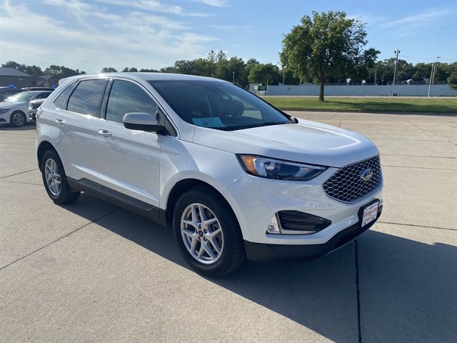 Certified 2024 Ford Edge SEL w/ Convenience Package AWD/4WD image 3