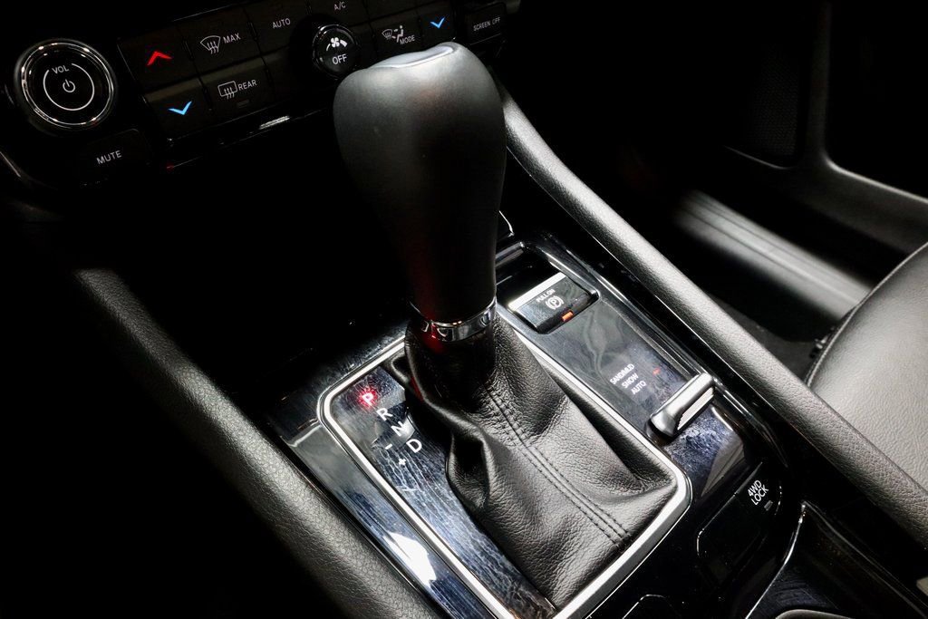 Used 2024 Jeep Compass Limited image 32