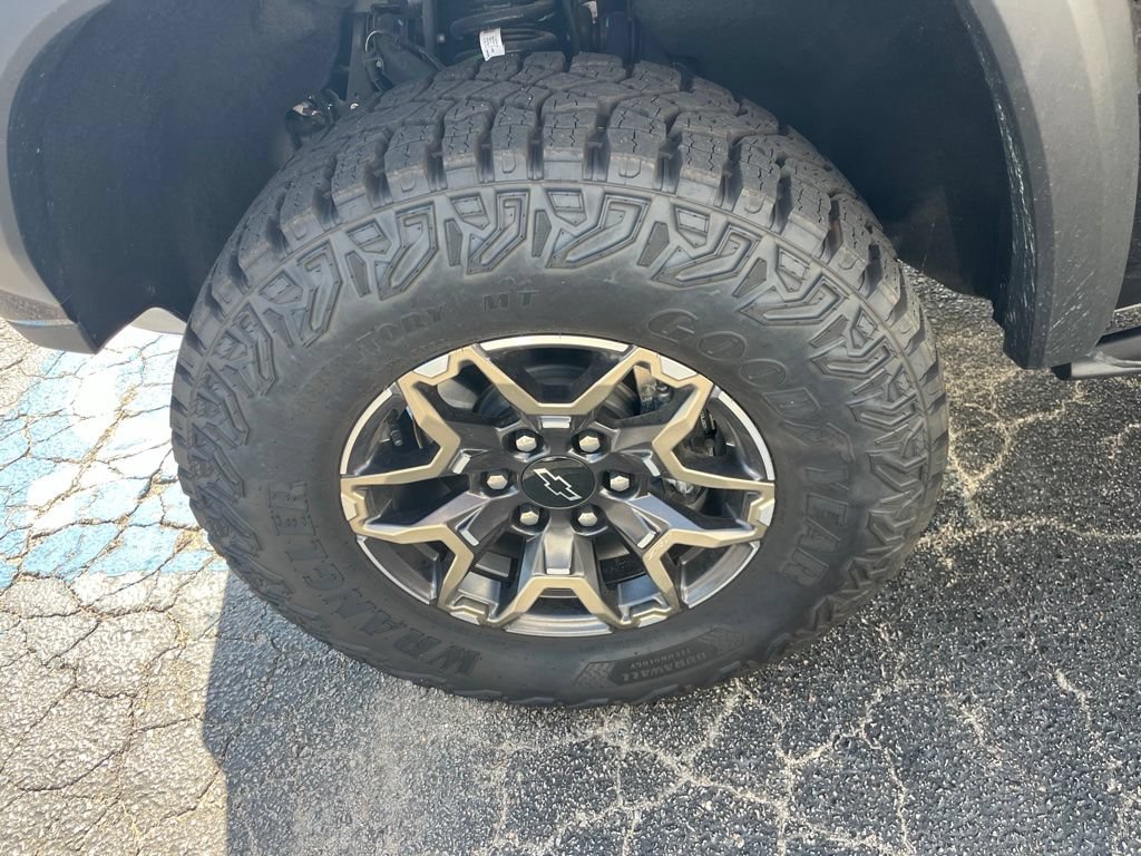 Used 2025 Chevrolet Colorado ZR2 AWD/4WD image 5