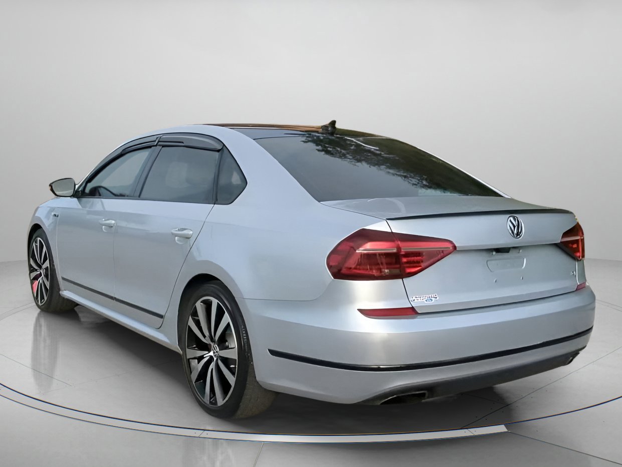 Used 2018 Volkswagen Passat GT image 13