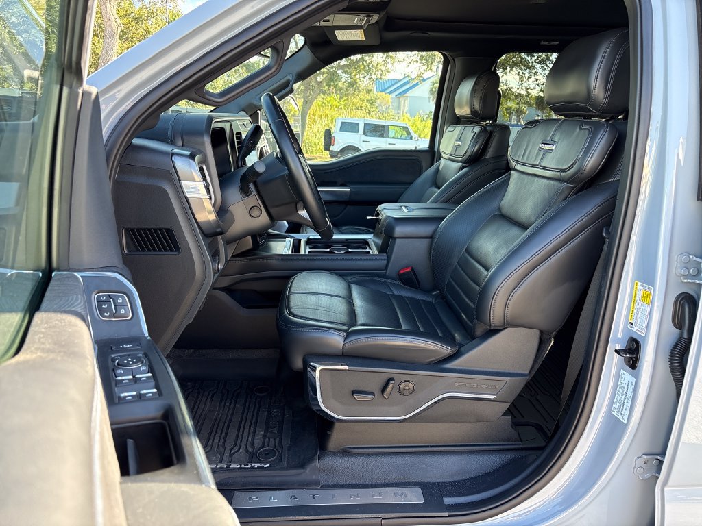 Certified 2025 Ford F350 Platinum w/ Tremor Off-Road Package AWD/4WD image 32