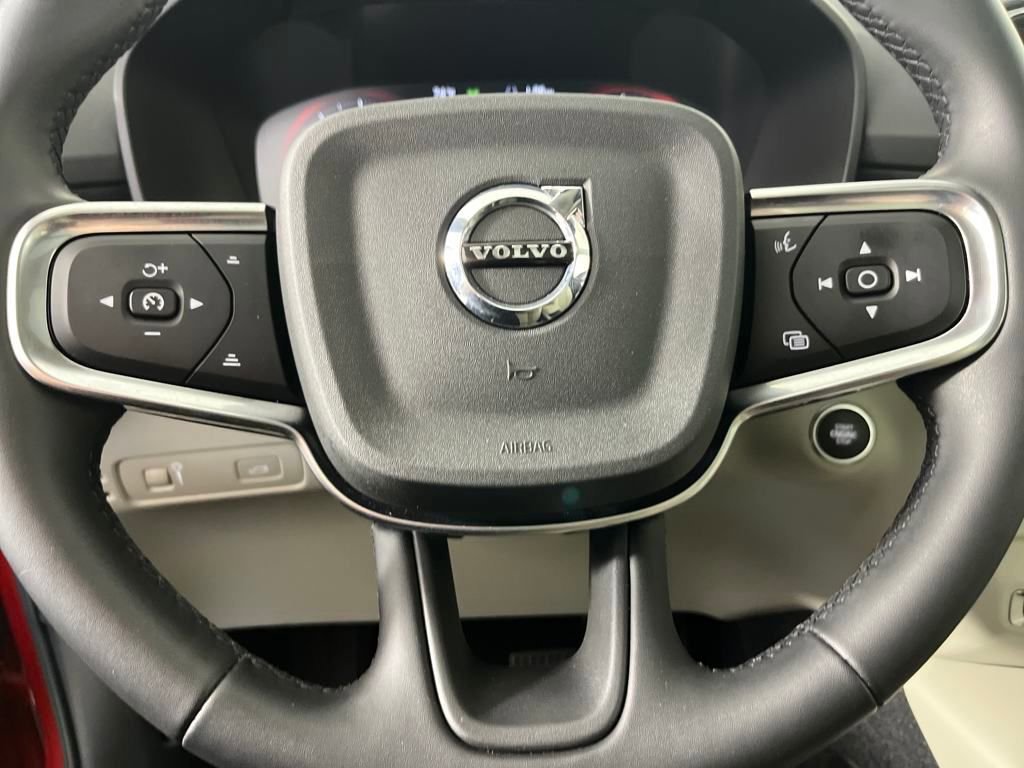 Used 2022 Volvo XC40 T5 Inscription image 16