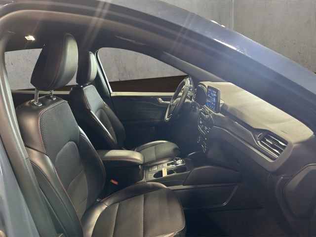 Certified 2025 Ford Escape ST-Line Select AWD/4WD image 17