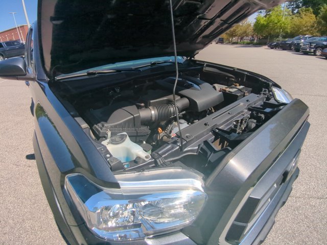 Used 2022 Toyota Tacoma SR5 AWD/4WD image 27