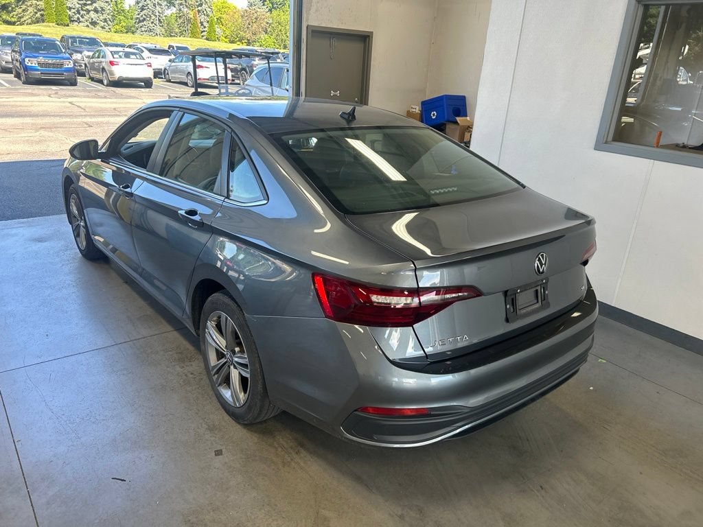 Used 2024 Volkswagen Jetta SE FWD image 6
