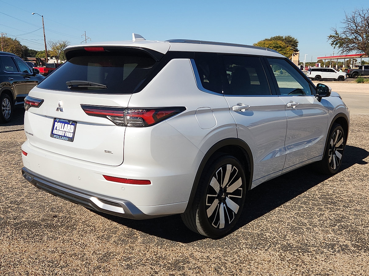 Used 2025 Mitsubishi Outlander SEL FWD image 4