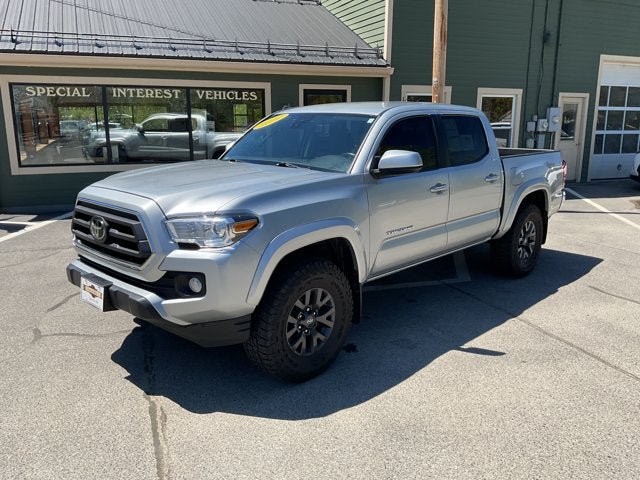 Used 2022 Toyota Tacoma SR5 AWD/4WD image 3