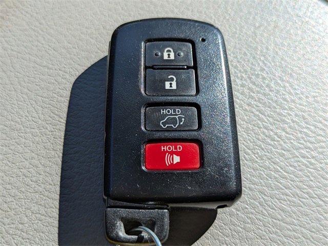 Used 2019 Toyota Highlander Limited image 29