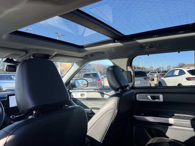 Certified 2022 Ford Explorer Limited w/ Equipment Group 301A image 16