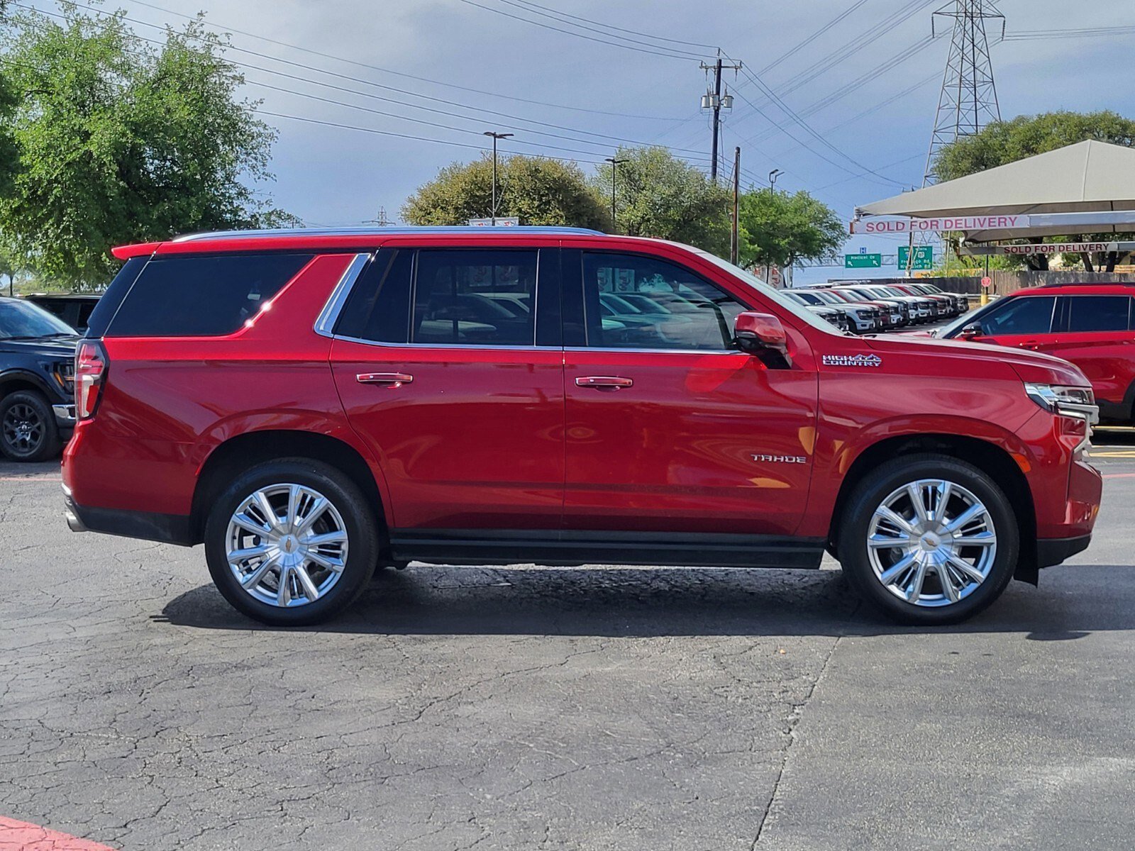 Used 2021 Chevrolet Tahoe High Country image 2