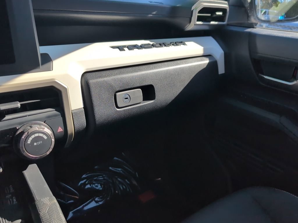 Used 2024 Toyota Tacoma TRD Off-Road image 19
