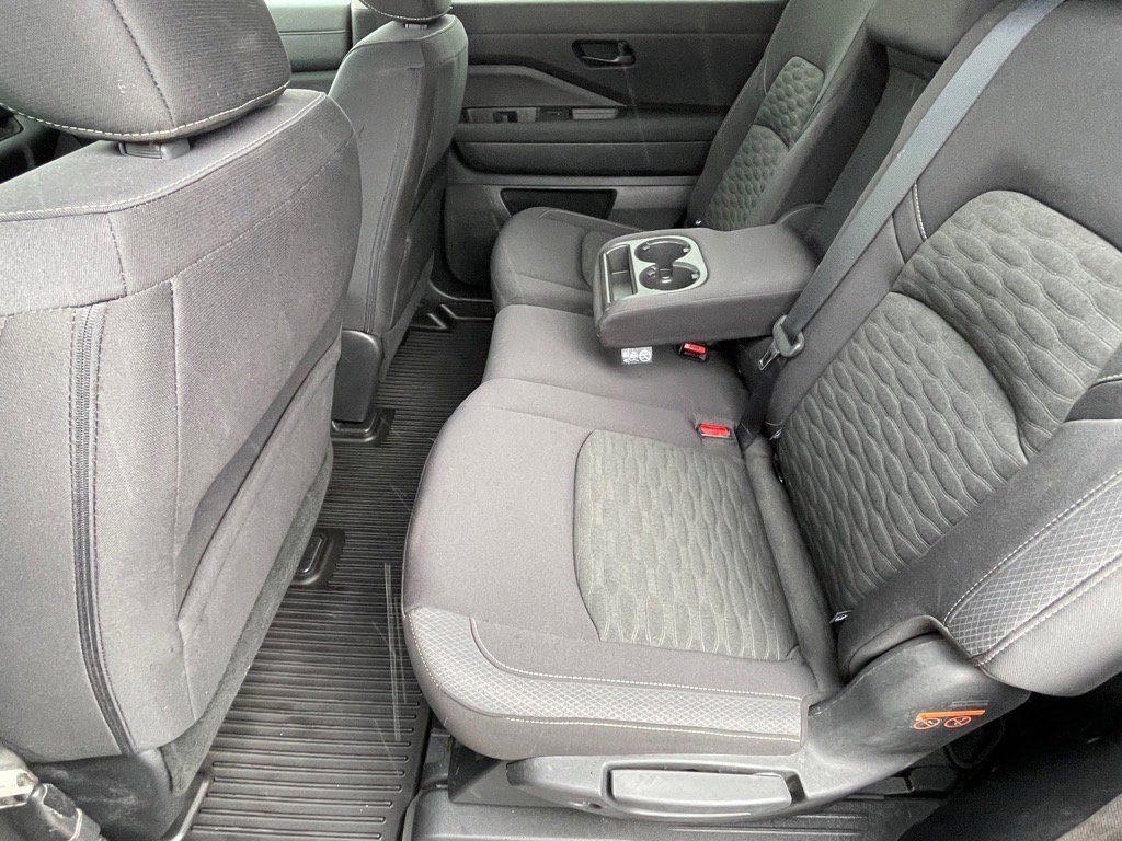 Used 2023 Nissan Pathfinder SV image 14