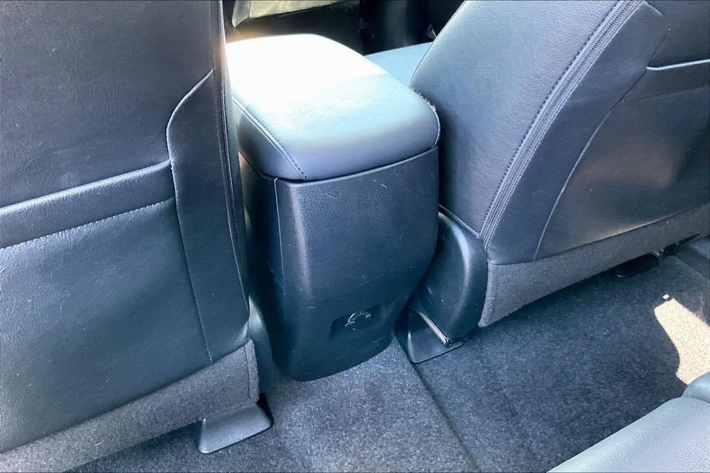 Used 2018 Toyota RAV4 Limited FWD image 12