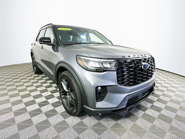 Certified 2025 Ford Explorer ST AWD/4WD image 4