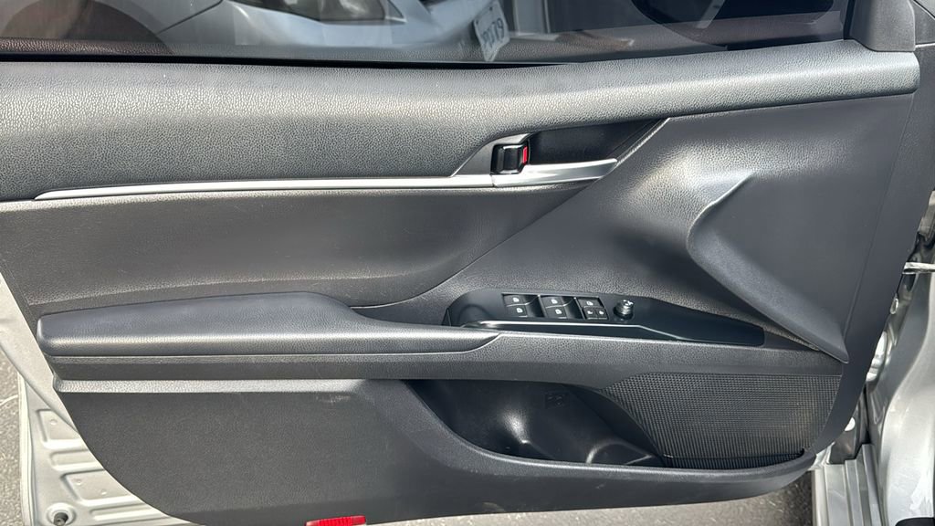 Used 2020 Toyota Camry SE w/ Carpet Mat Package FWD image 18