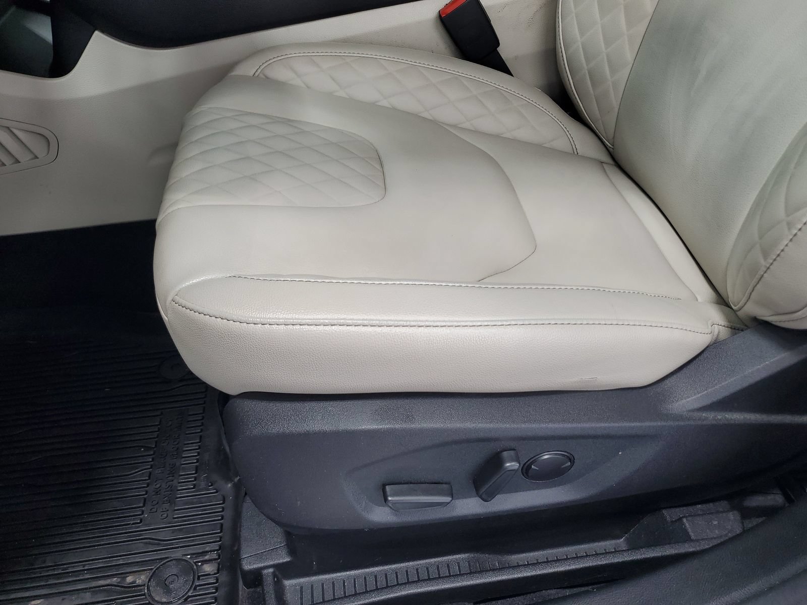 Certified 2024 Ford Edge Titanium AWD/4WD image 13