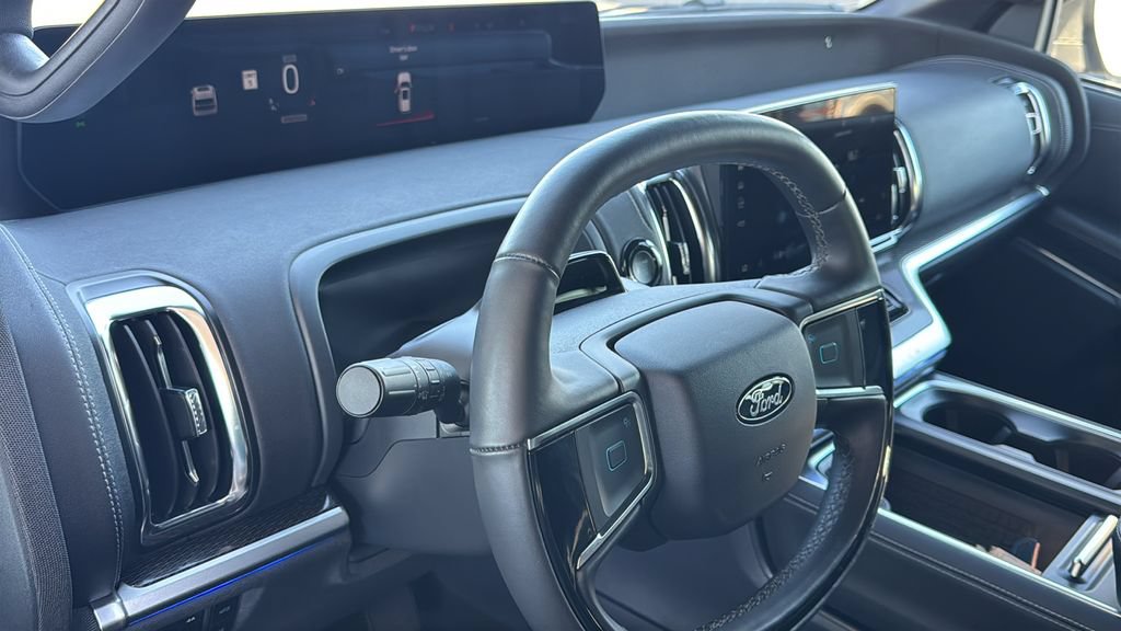 Certified 2025 Ford Expedition Platinum w/ Stealth Appearance Package AWD/4WD image 21