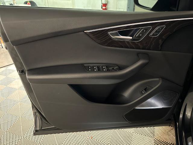 Used 2021 Audi Q8 Prestige w/ Prestige Package AWD/4WD image 16
