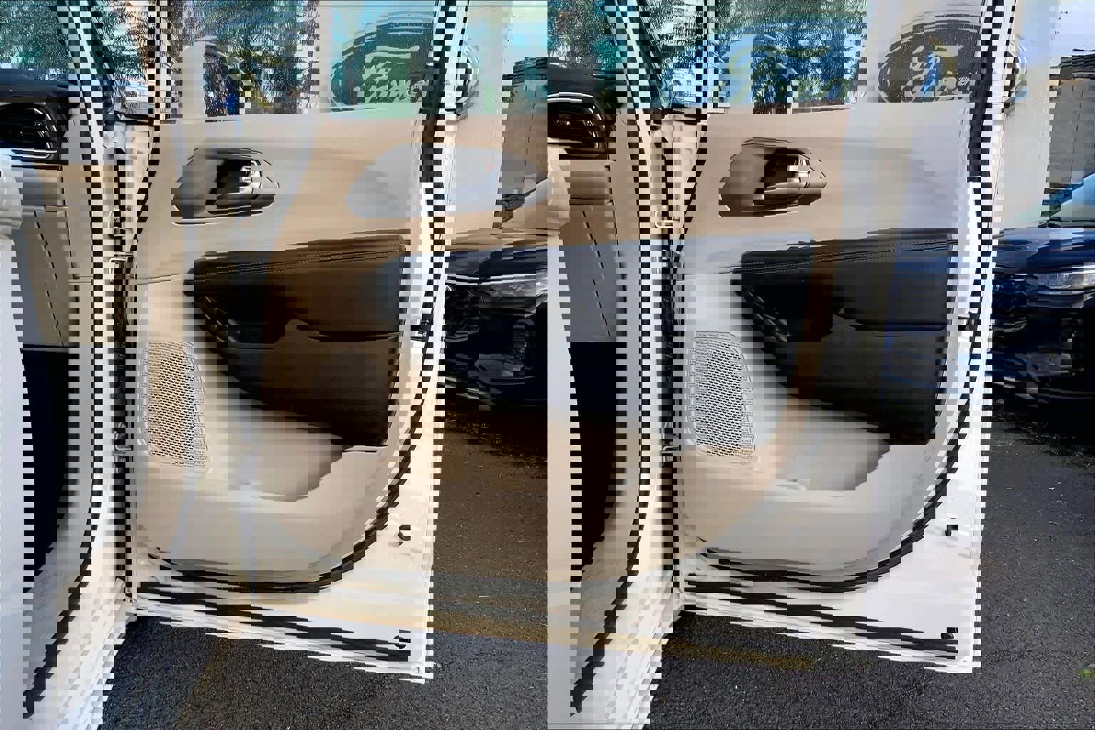 Used 2021 Chrysler Pacifica Touring-L image 28