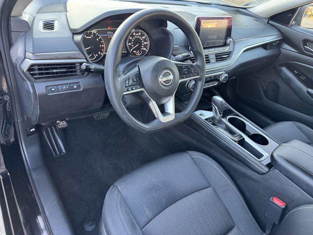 Used 2023 Nissan Altima 2.5 SV image 9