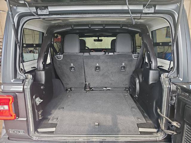Used 2018 Jeep Wrangler Unlimited Rubicon AWD/4WD image 12