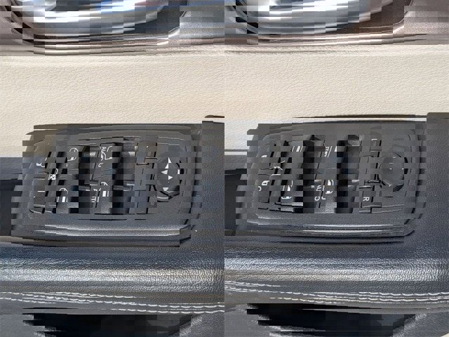 Used 2022 Chrysler Voyager LX image 15