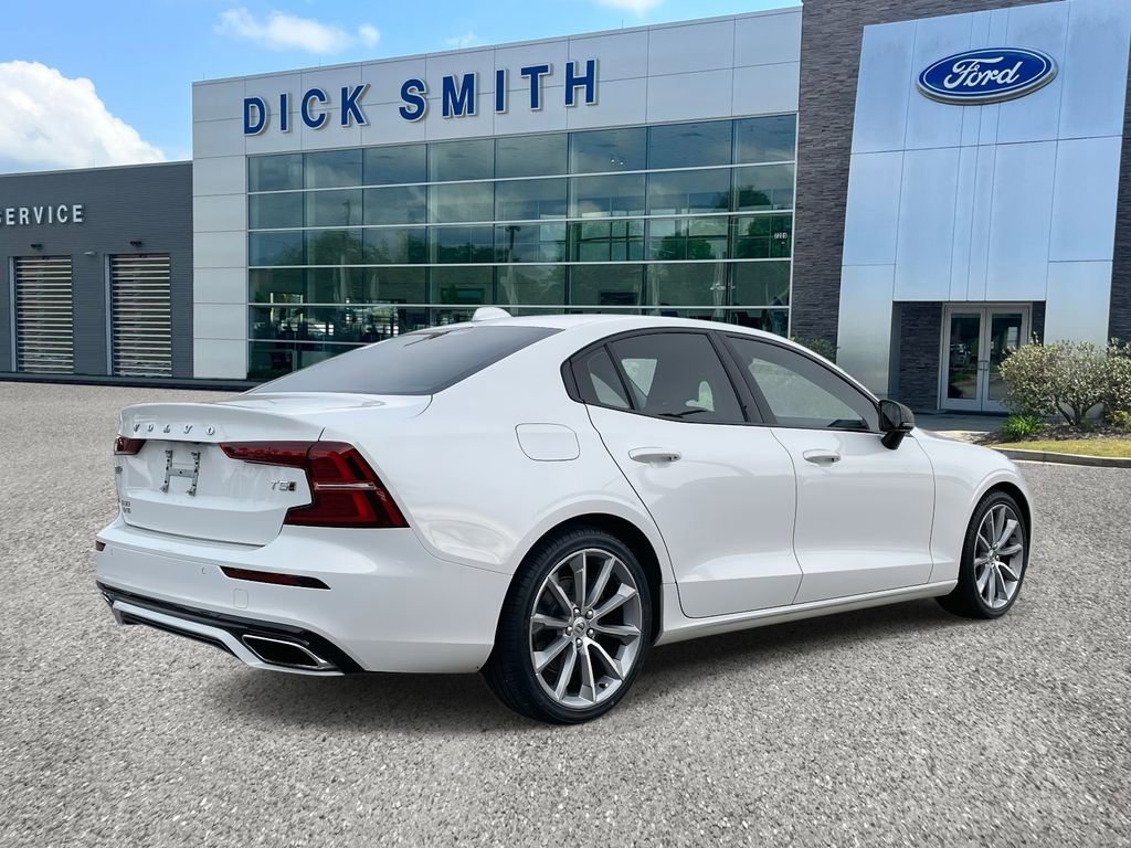 Used 2021 Volvo S60 T5 Momentum w/ Advanced Package image 4