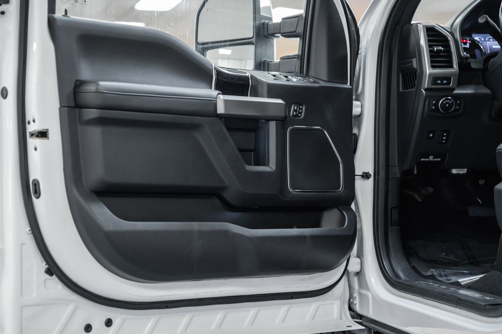 Certified 2022 Ford F250 Platinum w/ Snow Plow Prep Package image 44