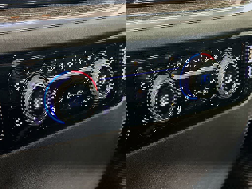 Used 2025 Chevrolet Silverado 1500 LT image 20