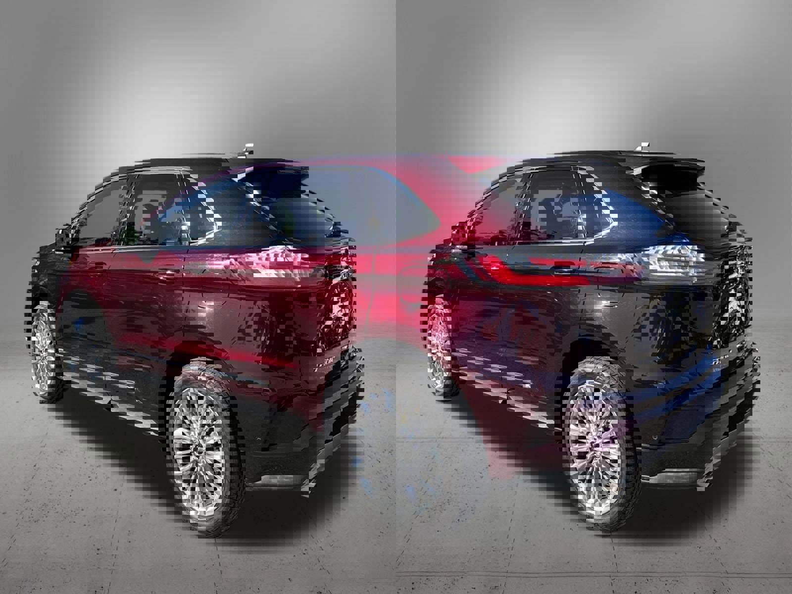 Certified 2022 Ford Edge Titanium w/ Equipment Group 301A image 3